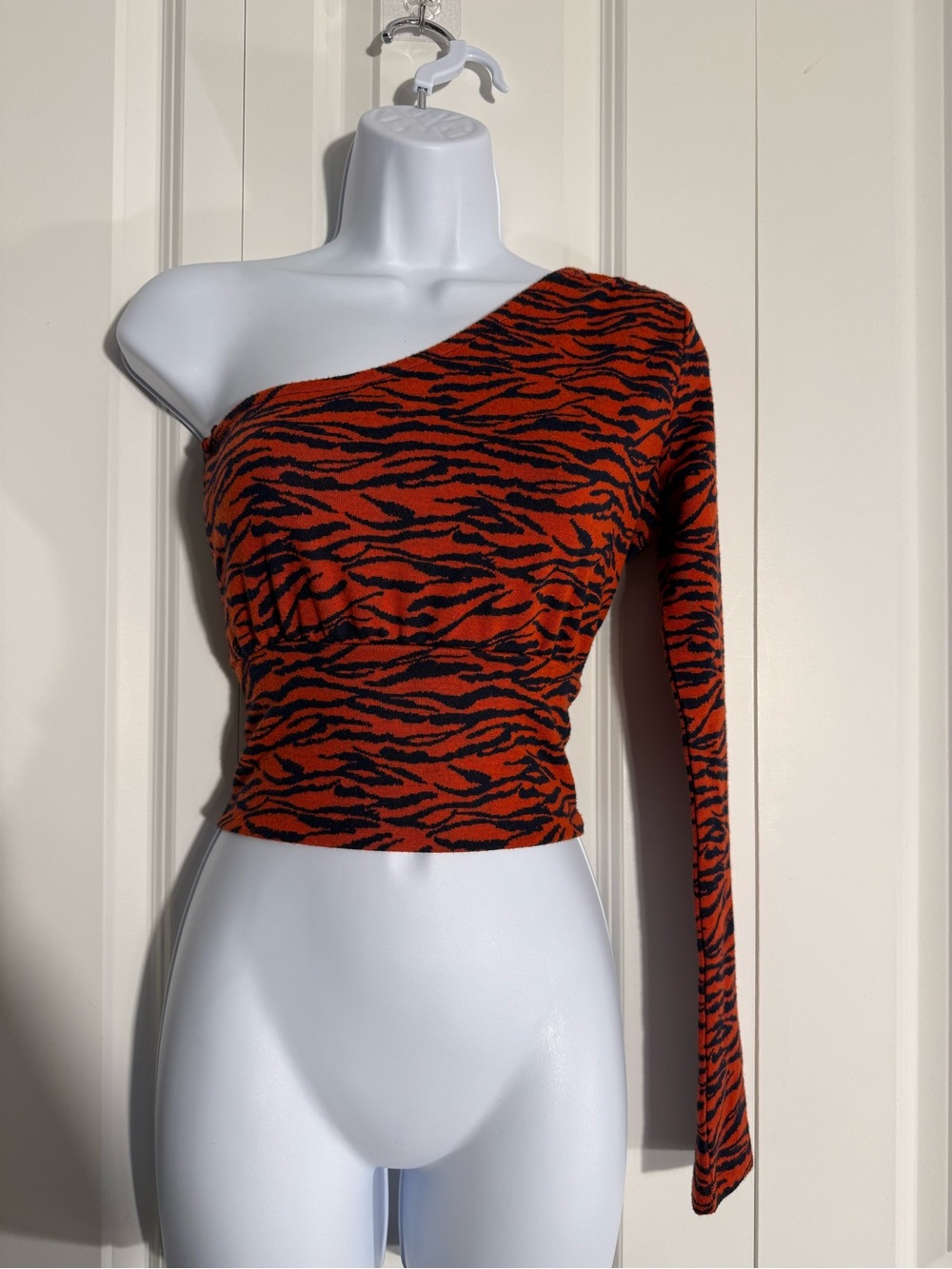 Urban Outfitters One-Shoulder Tiger Stripe Crop Top in Rust and Black